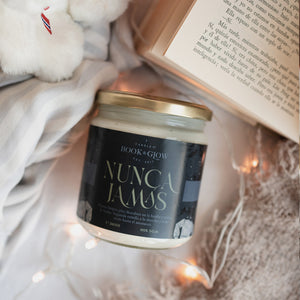 Vegane Sojawachs-Kerze 'Niemals wieder' - Book and Glow - 3