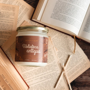 Vegane Sojawachskerze 'Alte Bibliothek' - Book and Glow - 2