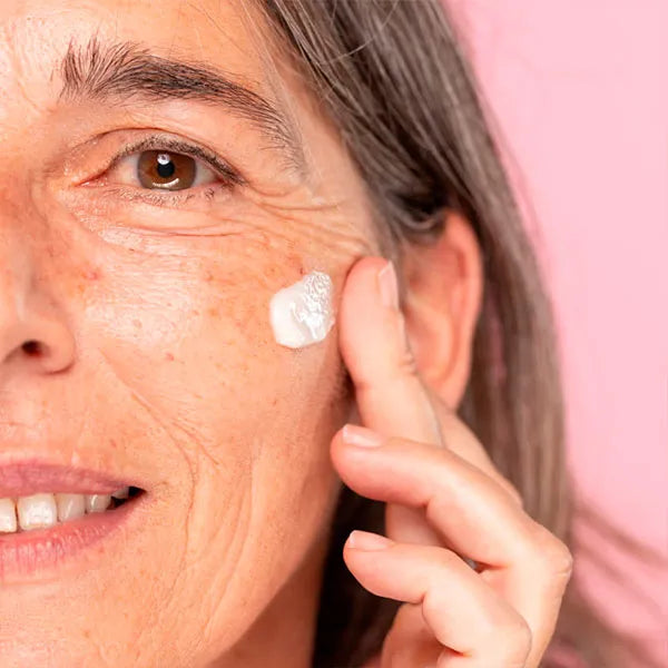 Aufhellende Gesichtscreme - Lotus Radiance Dark Spot Treatment 50ml - Freshly Cosmetics - 2