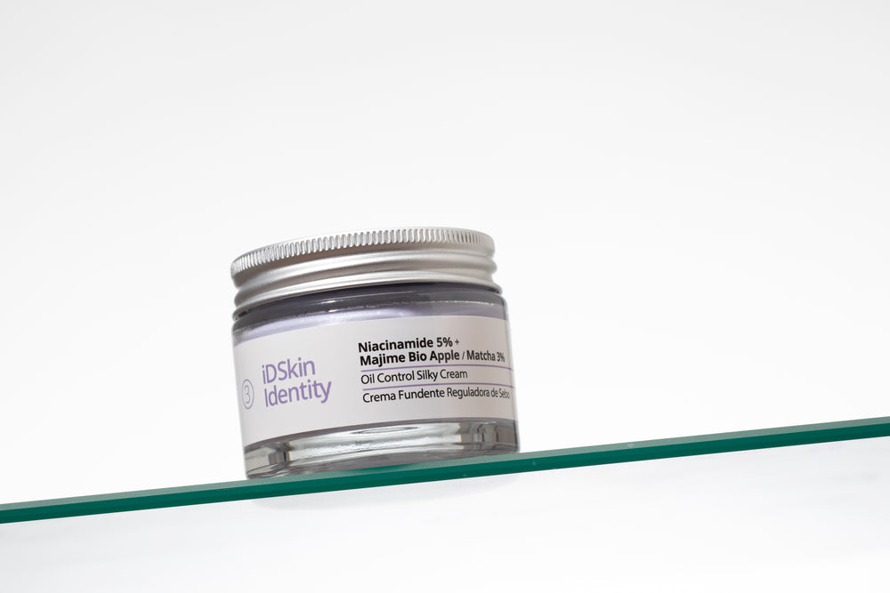 Regulierende Sebumschmelzcreme mit 5% Niacinamid + 3% Majime Bio Apfel/Matcha - Skin Generics - 1